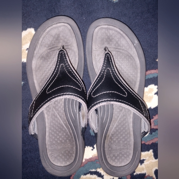 Dansko black leather thong flip flops - Picture 1 of 2